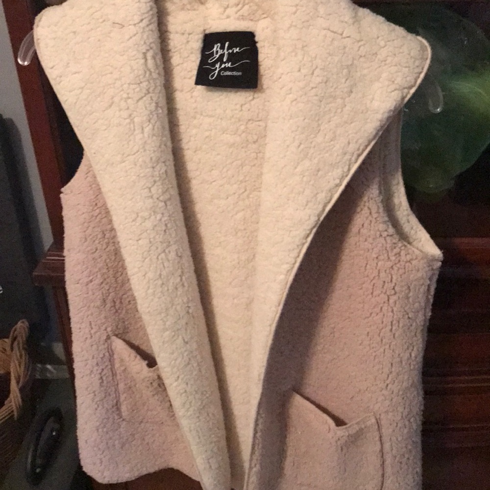 Sherpa Hooded Vest, size S